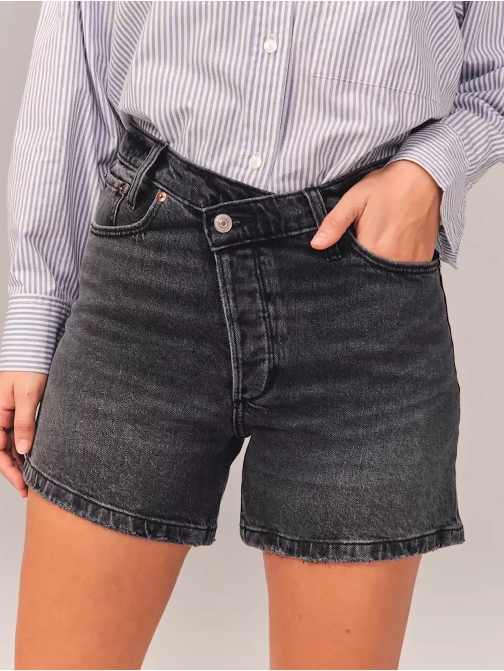 Abercrombie & Fitch The Dad Short – High Rise Black Denim, Size 27/4